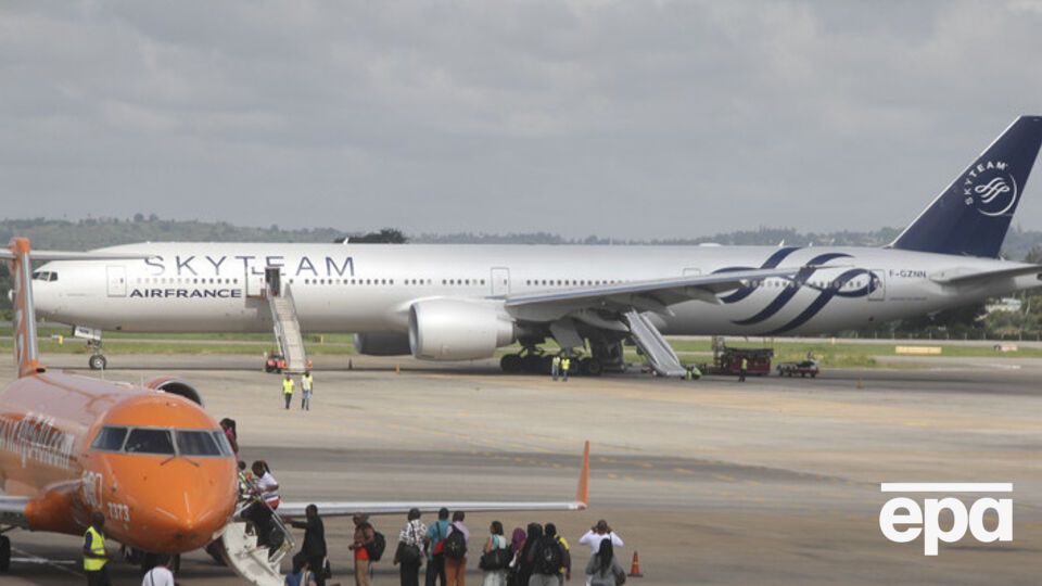 Самолет, на борту которого была обнаружена бомба, совершил вынужденную посадку в аэропорту Момбасы в Кении