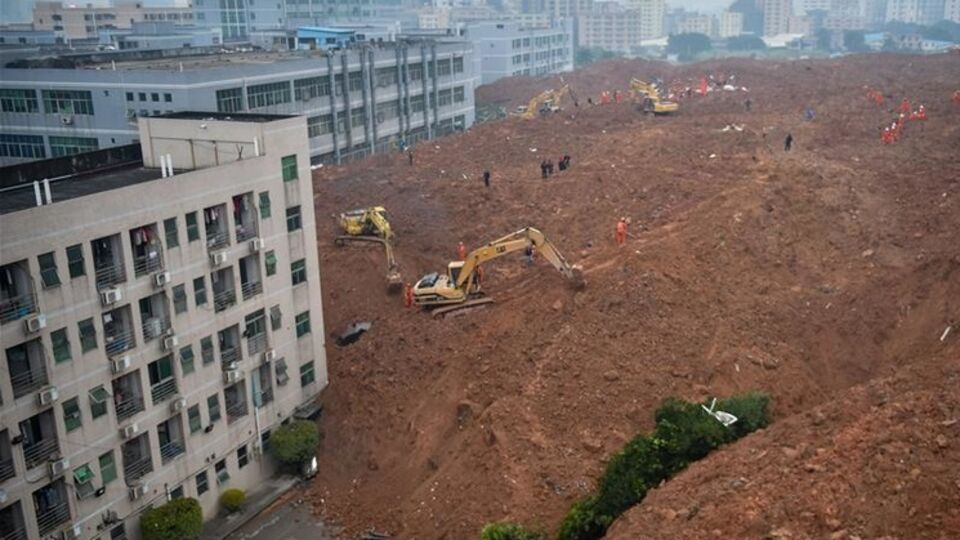 На месте бедствия в Шеньчжэне работают 600 спасателей