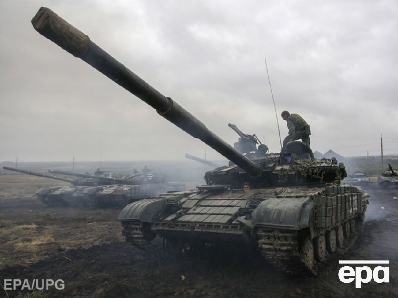 По данным украинской разведки, в районах Луганска и Донецка противник разместил танки, 122-мм РСЗО &ldquo;Град&rdquo; и минометы