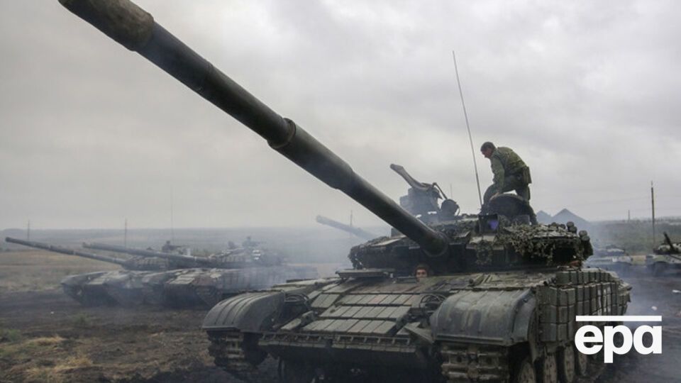 По данным украинской разведки, в районах Луганска и Донецка противник разместил танки, 122-мм РСЗО “Град” и минометы