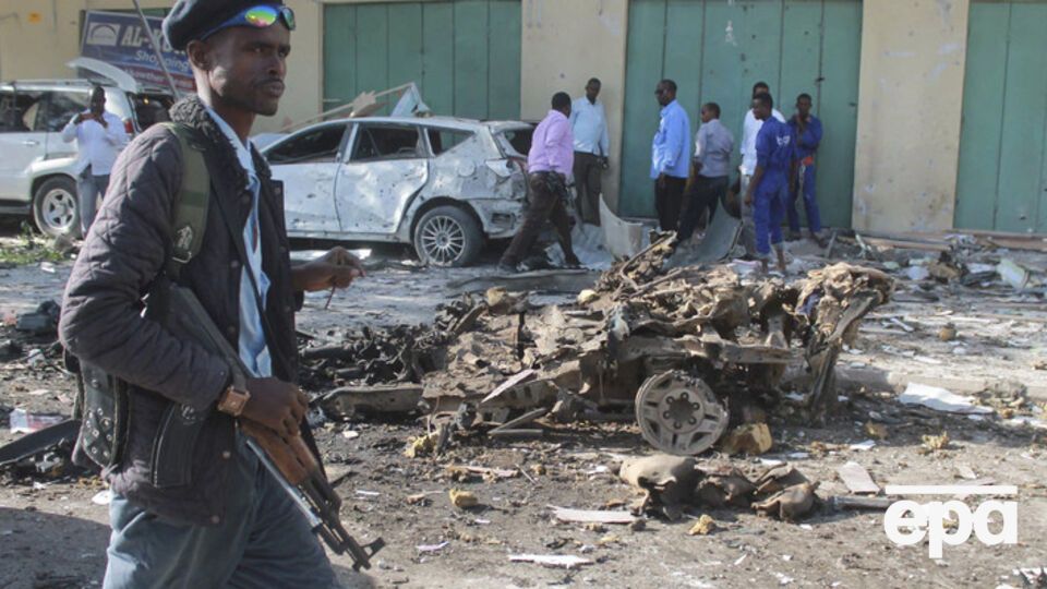 Полиция Сомали связывает теракт с исламистской террористической организацией "Аш-Шабаб"