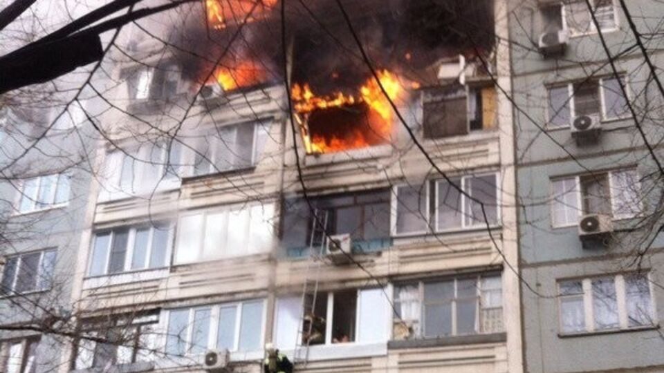 Спасатели продолжают разбирать завалы