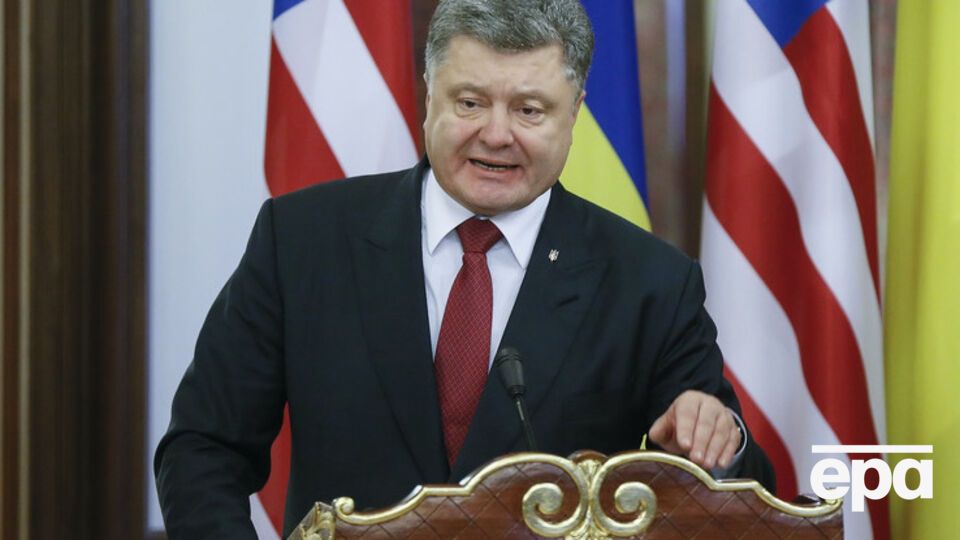 Порошенко сообщил, что ЕС принял решение продлить санкции против России