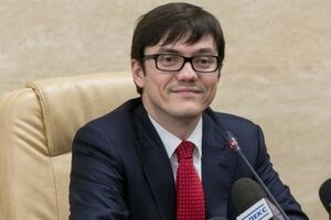 Андрей Пивоварский: Очень многие люди, которые в министерстве работают, причем много лет работают, они – специалисты и патриоты