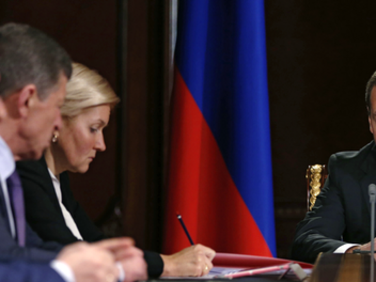 Медведев: Для "защиты своего рынка" Россия вводит в отношении Украины такие же ограничительные меры, как и против стран, которые поддерживают антироссийские санкции