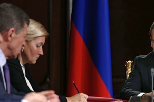 Медведев: Для "защиты своего рынка" Россия вводит в отношении Украины такие же ограничительные меры, как и против стран, которые поддерживают антироссийские санкции