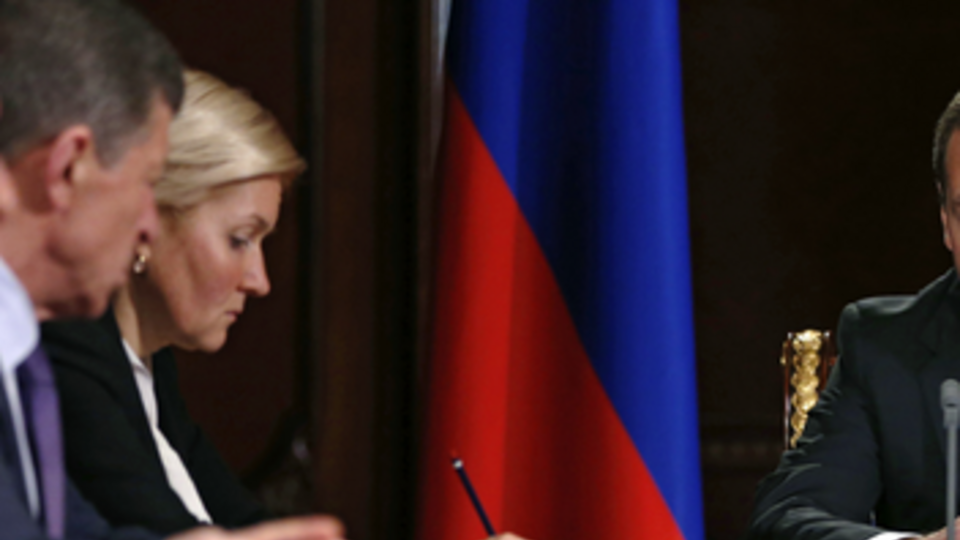 Медведев: Для "защиты своего рынка" Россия вводит в отношении Украины такие же ограничительные меры, как и против стран, которые поддерживают антироссийские санкции