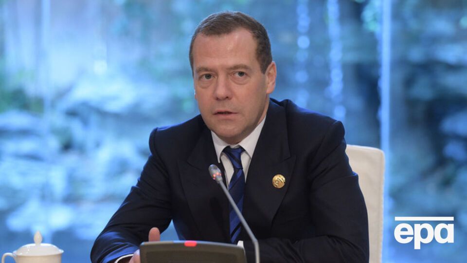 Медведев: Россия должна добиться от Украины возвращения долга