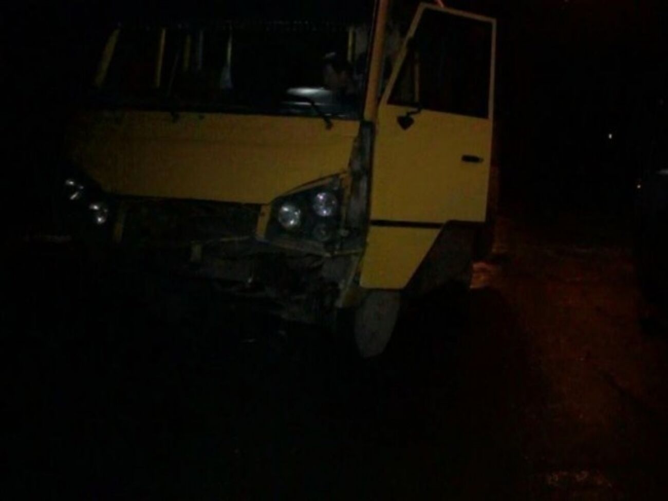 Сотрудник полиции на легковом автомобиле врезался в маршрутку