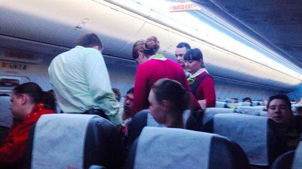 Бизнесмен устроил дебош на борту самолета