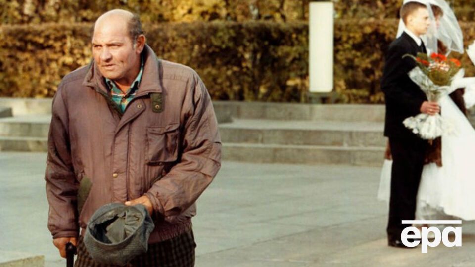 Можно ли прожить в Украине на зарплату $55 и пенсию $43 в месяц?