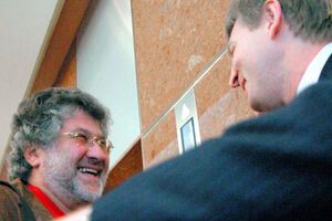 Коломойский: С Ахметовым нам надо держаться вместе