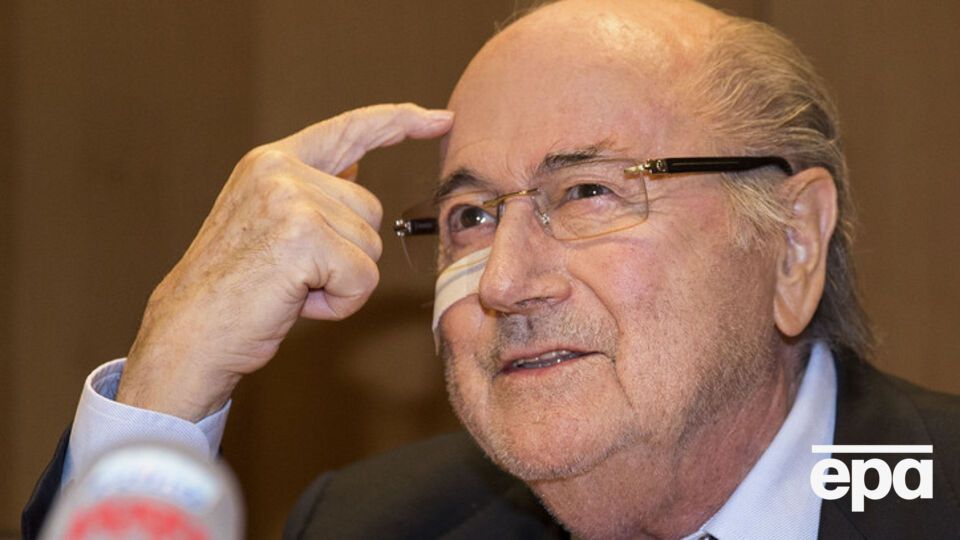 Блаттер пришел на пресс-конференцию с пластырем под глазом