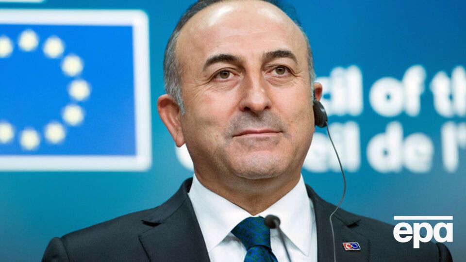 Министр иностранных дел Турции Мевлут Чавушоглу заявил, что в 90% случаев российская авиация бомбит позиции сирийской оппозиции