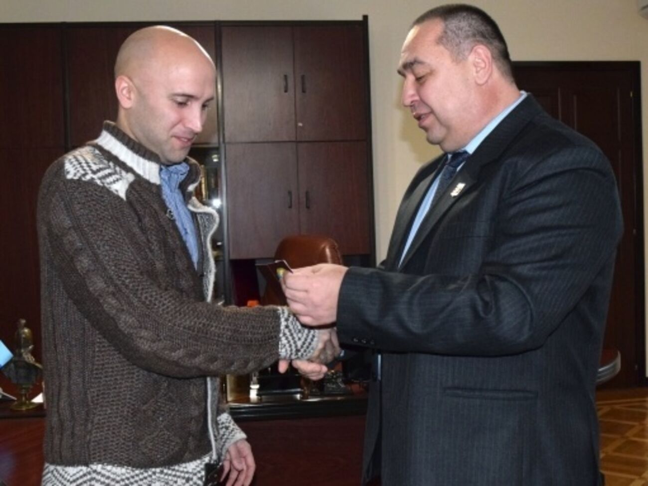 Журналист получил медаль от террориста