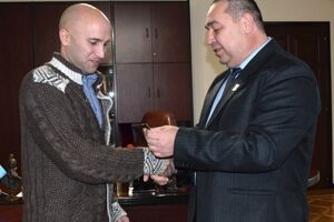 Журналист получил медаль от террориста