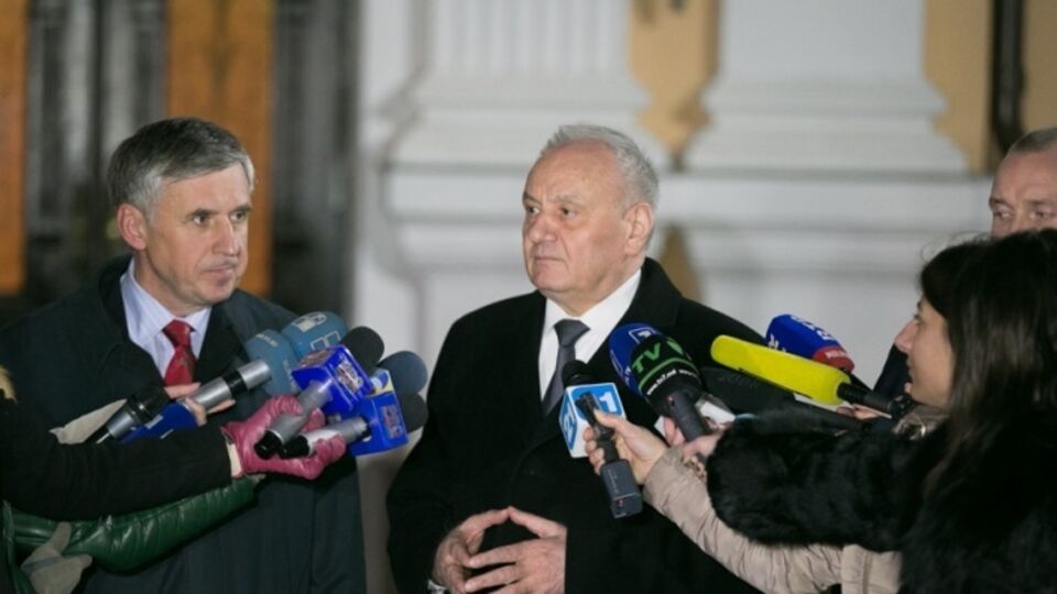 Ион Стурза (слева) и Николае Тимофти