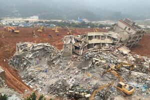 На юге Китая свыше 80 человек пропали из-за схода масштабного оползня