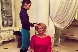 Волочкова: Желаю, чтобы и вам ваши дети пели или хотя бы говорили такие слова, как мне --- столь профессионально --- моя дочь! Все остальное --- пыль нелепая!