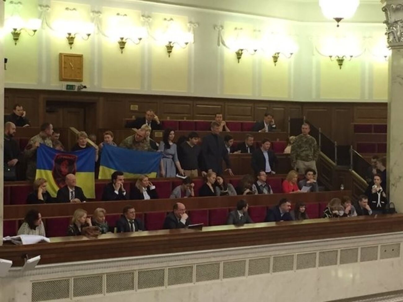 Активистов пропустили на балкон Верховной Рады