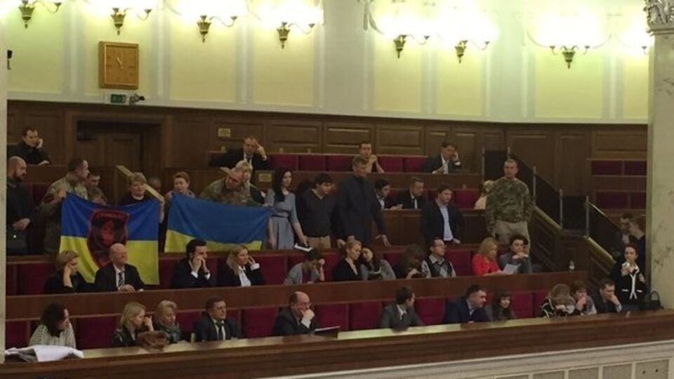 Активистов пропустили на балкон Верховной Рады