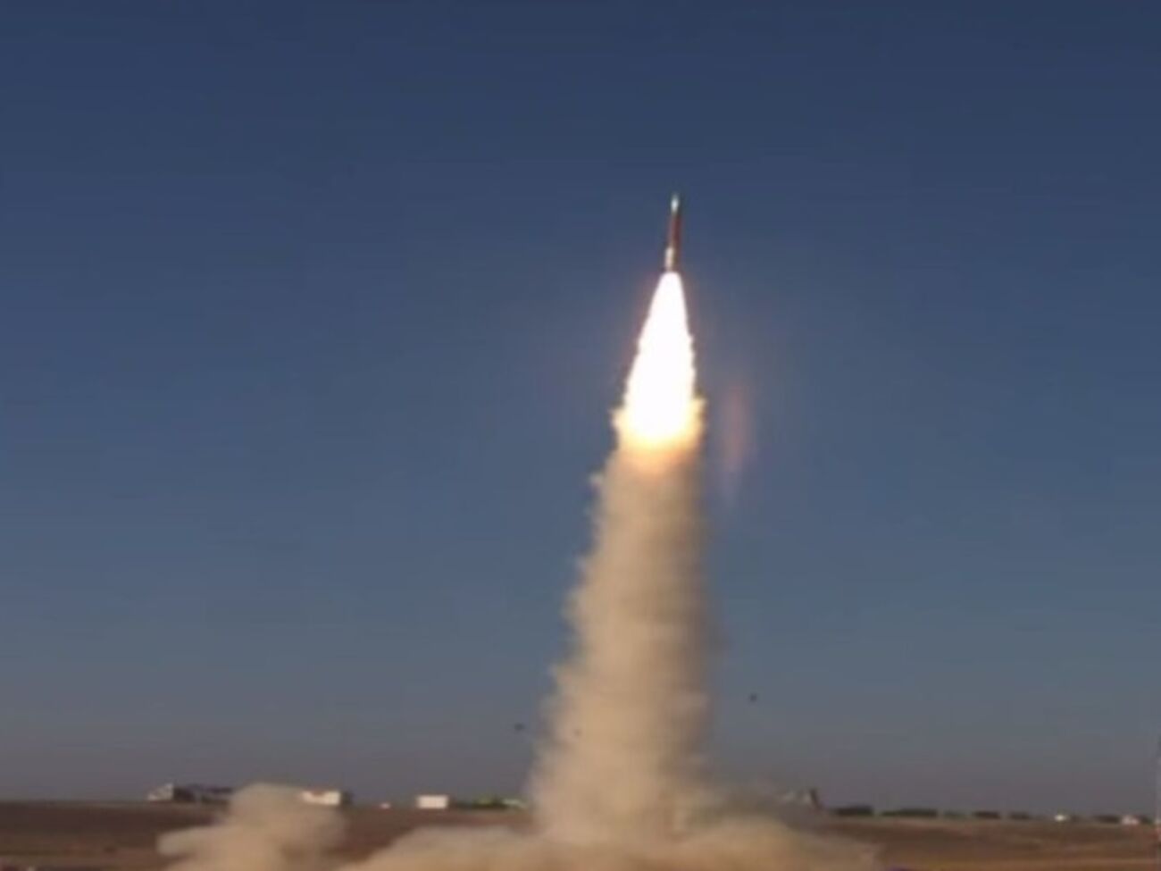 Израиль испытал комплекс противоракетной обороны "Праща Давида" в пустыне Негев