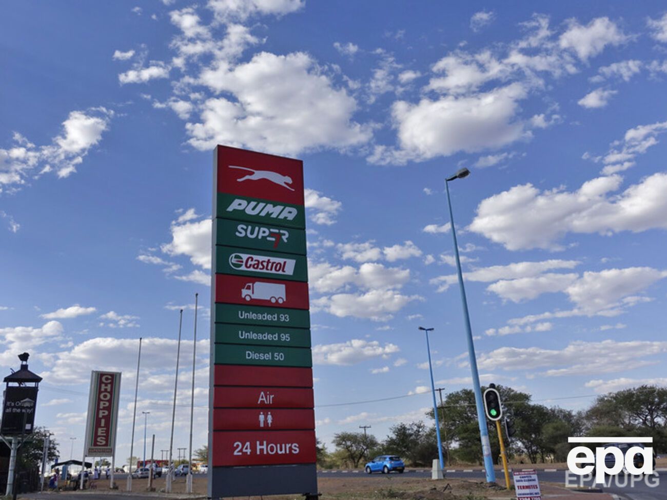 Дешевле всего бензин стоит в штате Оклахома &ndash; 46 центов за литр, дороже всего&nbsp;&ndash; в Калифорнии, 72 цента за литр