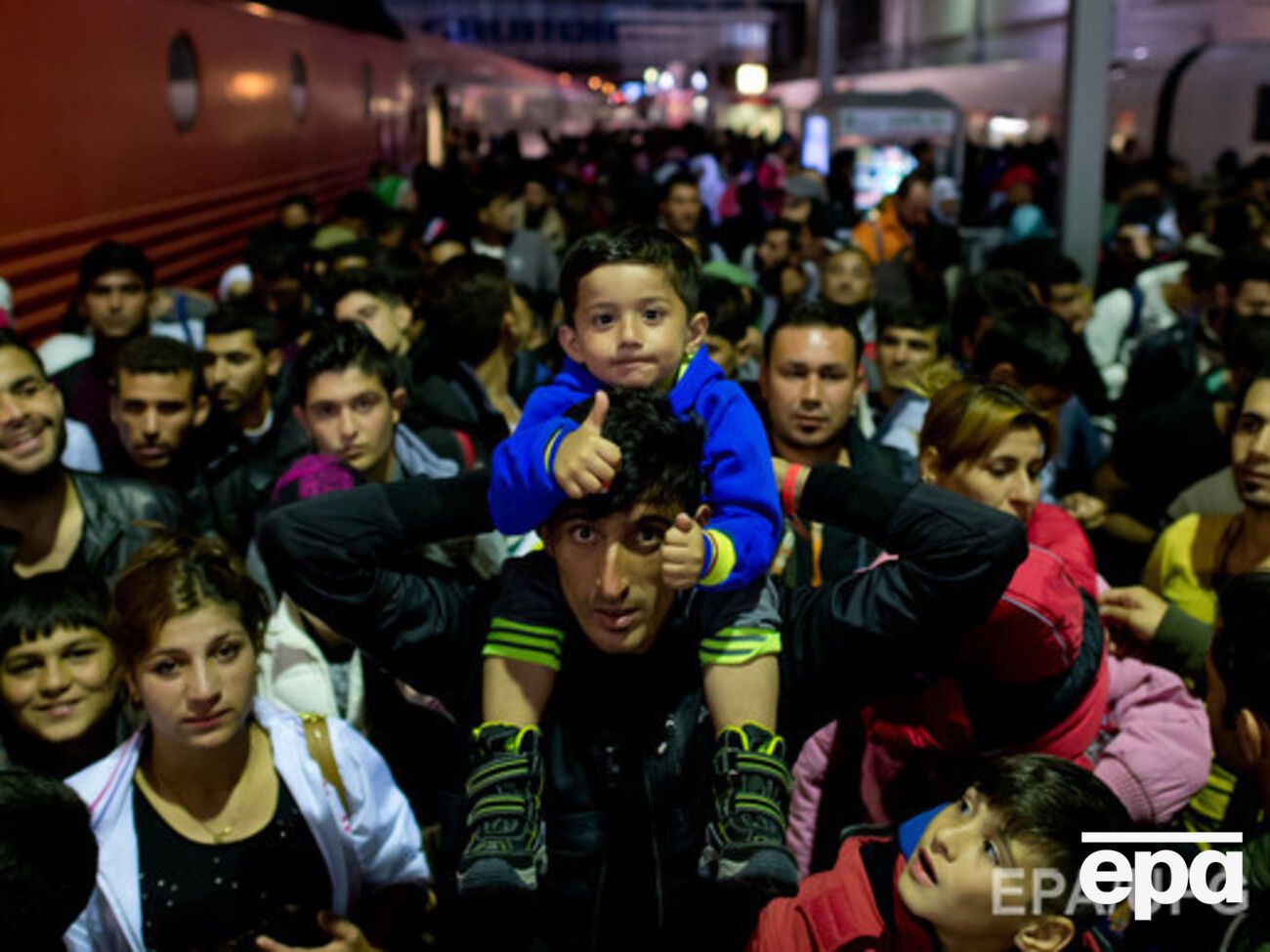 Мигранты продолжают прибывать в Европу