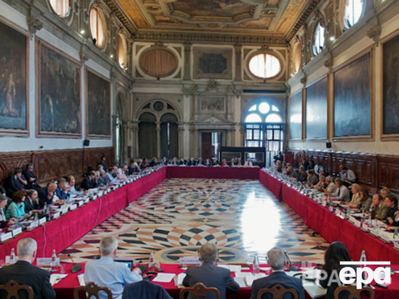 Венецианская комиссия одобрила изменения в украинскую Конституцию по части правосудия