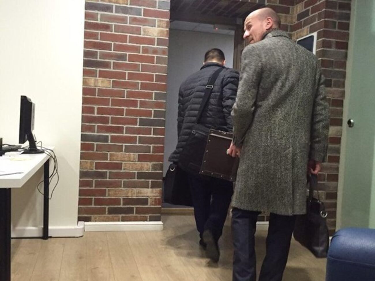 Сотрудники Следкома покидают офис "Открытой России"