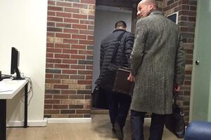 Сотрудники Следкома покидают офис "Открытой России"