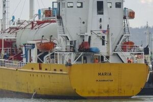 Надпись на корме газовоза свидетельствует о его приписке к монгольскому Улан-Батору