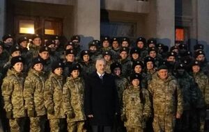 Донецкий губернатор Павел Жебривский и военнослужащие из Артемовска, Мариуполя и Волновахи