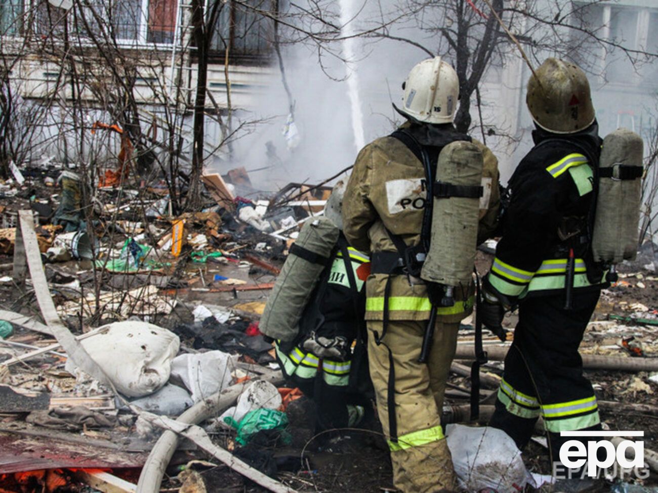 Спасатели продолжают разбирать завалы на месте взрыва