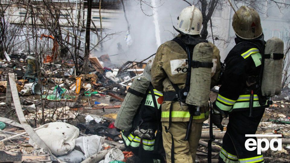 Спасатели продолжают разбирать завалы на месте взрыва