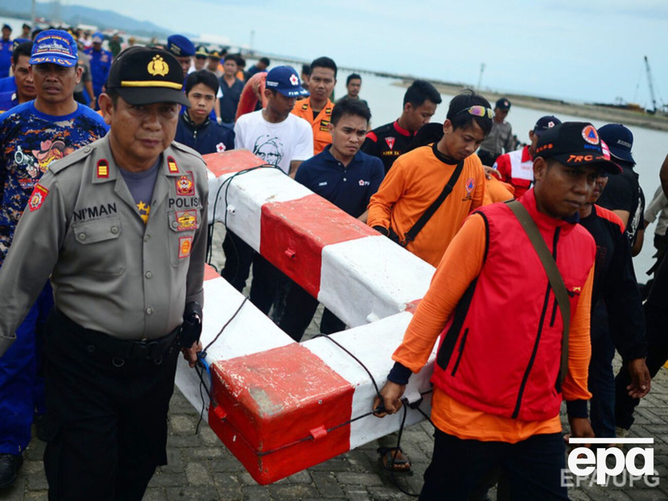 Спасательные работы продолжаются