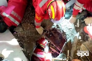 Под завалами обнаружили двух человек, но один из них вскоре умер