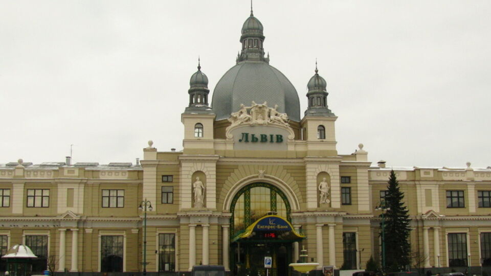 Проводится эвакуация пассажиров и сотрудников вокзала