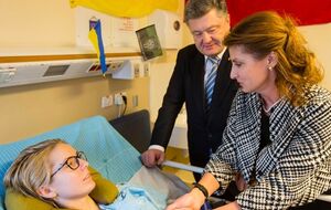 Порошенко: Мы и вся Украина будем молиться за Яну. Счастье, что в Украине есть такие молодые люди