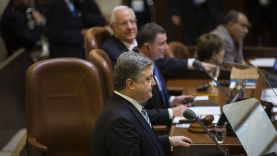 Порошенко предупредил об угрозе антисемитизма на оккупированных РФ территориях Украины
