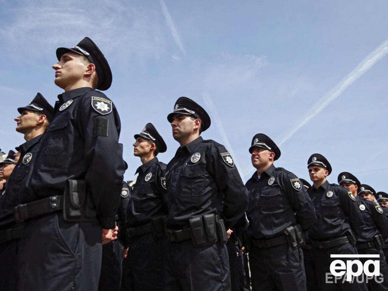 Неизвестный бросил гранату в наряд полиции