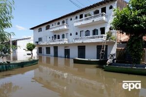 В парагвайской столице Асунсьоне число эвакуированных достигло 72,5 тыс.человек из-за повышения уровня воды в реке Парагвай до 7,6 м