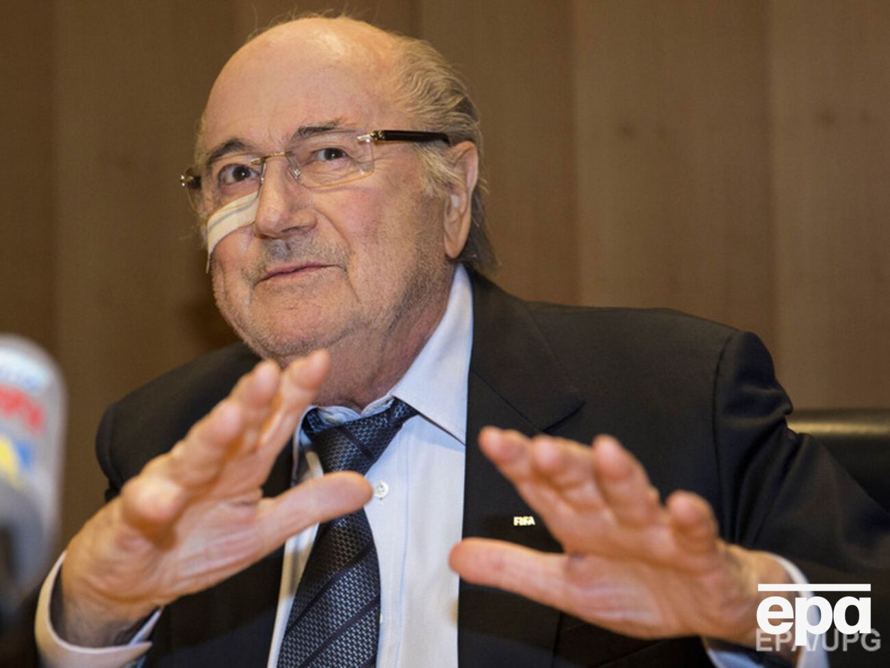 Блаттер возглавил список карьерных неудач года