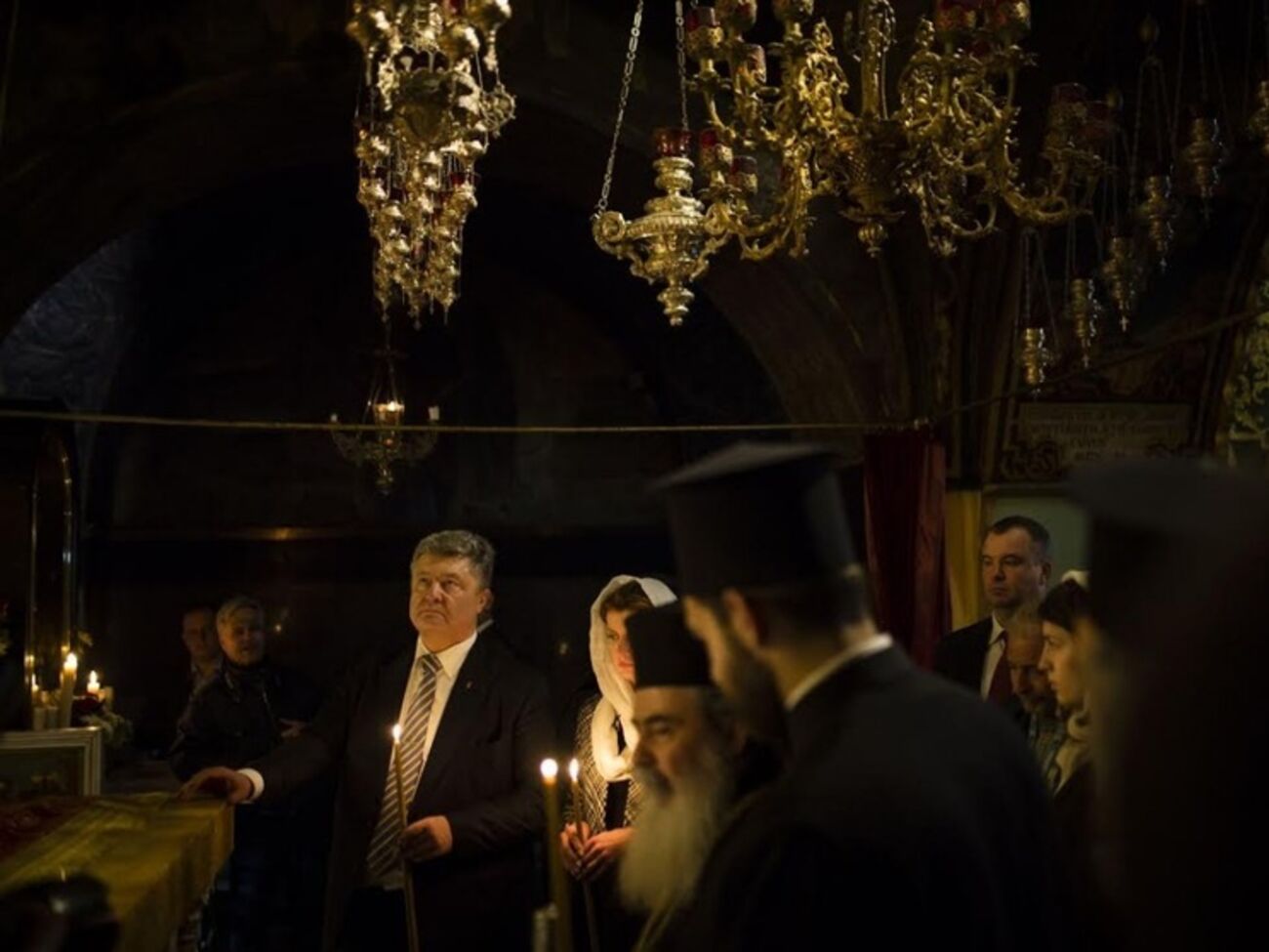 Порошенко вместе с женой и детьми помолился в Храме Гроба Господня