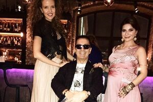 Буйнов: Наверное так выглядит Индийский раджа. С Инкой Цимбалюк и Галей Юдашкиной