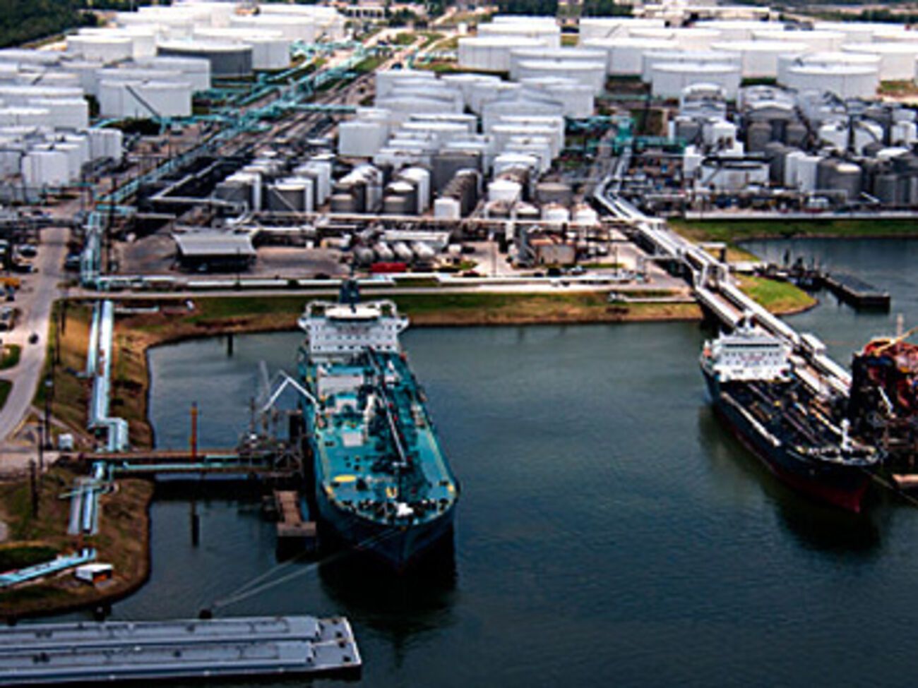 Компания Enterprise Products отгрузит из терминала в Хьюстоне партию добытой в США сырой нефти в начале января