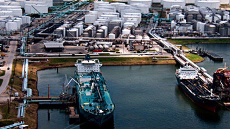 Компания Enterprise Products отгрузит из терминала в Хьюстоне партию добытой в США сырой нефти в начале января