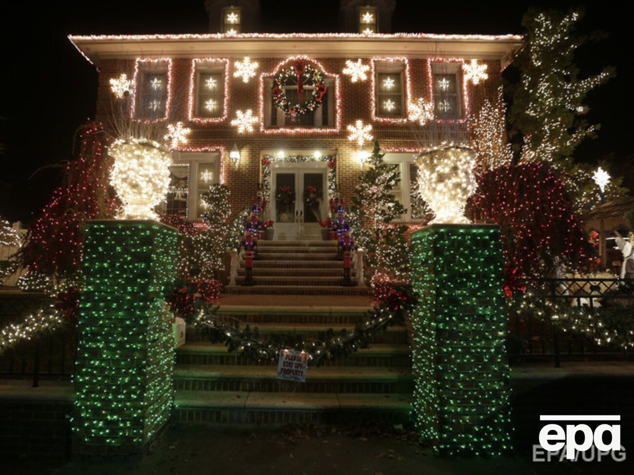 К рождественской подсветке в США подходят с размахом