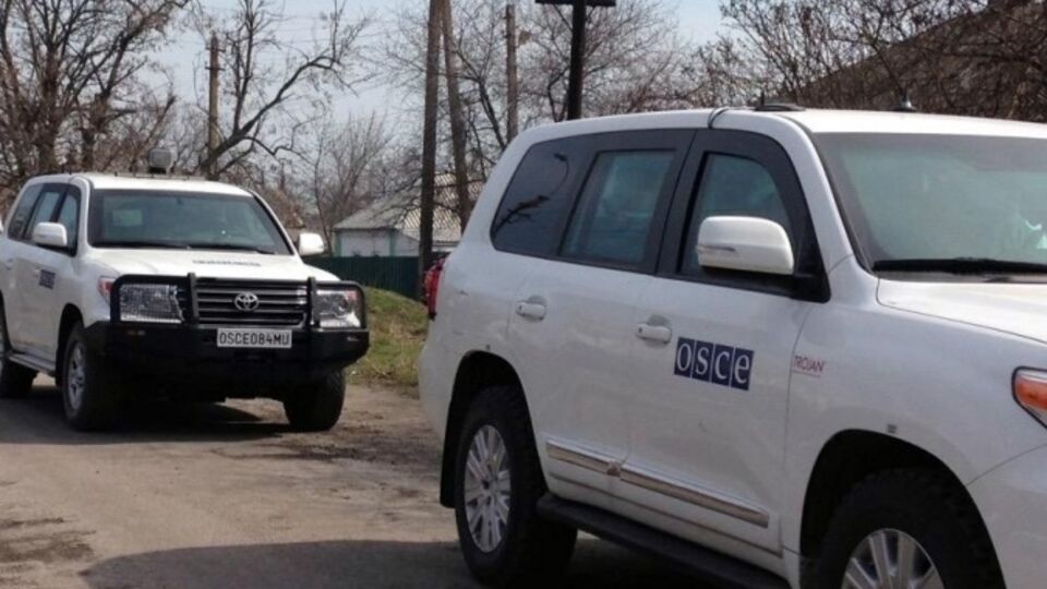 Штаб АТО: Боевики угрозами заставляют жителей Коминтерново дезинформировать представителей ОБСЕ, чтобы скомпрометировать украинскую власть и силы АТО