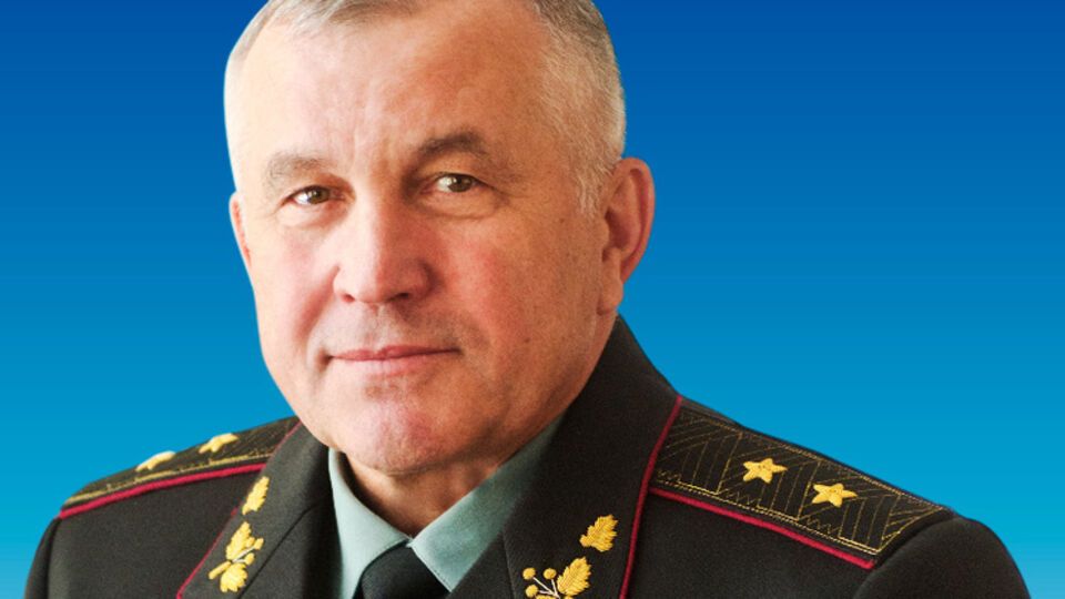 Возможно, генералов увольняют в отставку за пожар на складах вооружений в Сватово. На фото – генерал-лейтенант Анатолий Пушняков